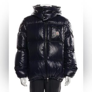 MONTBELIARD SHORT DOWN JACKET
$2,150.00

Navy size 6